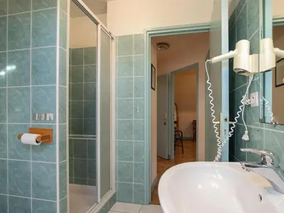 Salle de bains dans l'établissement La Maison de Saint-Hernot