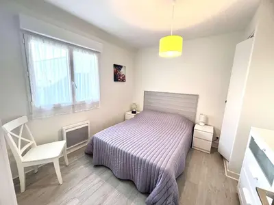Un ou plusieurs lits dans un hébergement de l'établissement Appartement lumineux avec balcon, proche plage et parking privatif à Bénodet - FR-1-481-168