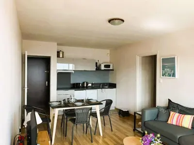 Cuisine ou kitchenette dans l'établissement Appartement Bénodet 4 pers, proche plage - FR-1-481-169