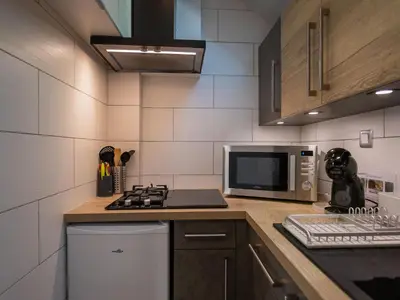 Cuisine ou kitchenette dans l'établissement Holiday Home Ti Bihan by Interhome