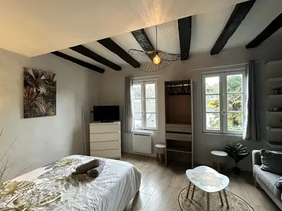 Un ou plusieurs lits dans un hébergement de l'établissement Côté Cathédrale - Grand studio Rue du Salé - Centre Historique