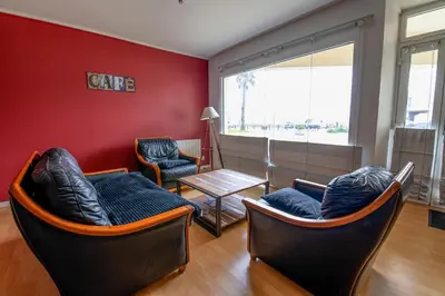Coin salon dans l'établissement Vaste loft face à la plage, vue mer