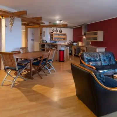 Vaste loft face à la plage