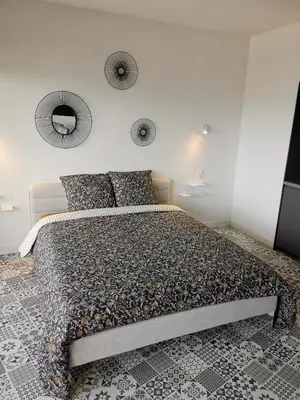 Un ou plusieurs lits dans un hébergement de l'établissement Studio vue mer roscoff et île de batz