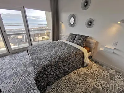 Un ou plusieurs lits dans un hébergement de l'établissement Studio vue mer roscoff et île de batz