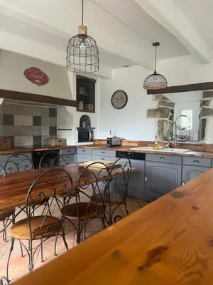 Restaurant ou autre lieu de restauration dans l'établissement Métairie Yvaël Penty Yves