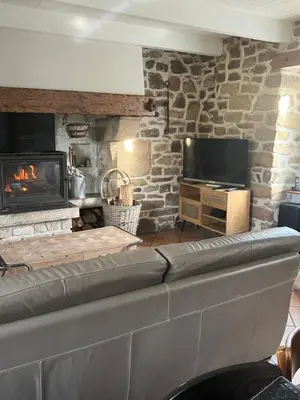 Télévision ou salle de divertissement dans l'établissement Métairie Yvaël Penty Yves