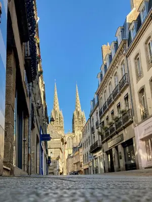 Vue générale sur Quimper ou vue de la ville depuis la maison de vacances
