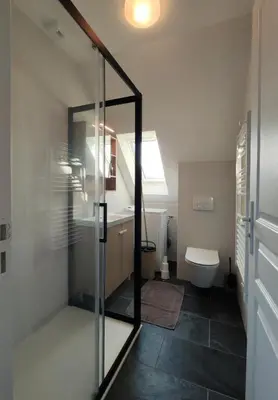 Salle de bains dans l'établissement Location bretagne Plougasnou LocPalais