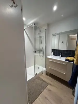 Salle de bains dans l'établissement Au pied du GR 34