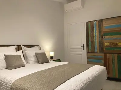 Un ou plusieurs lits dans un hébergement de l'établissement Kervéo vue sur mer - Gîte, spa et sauna