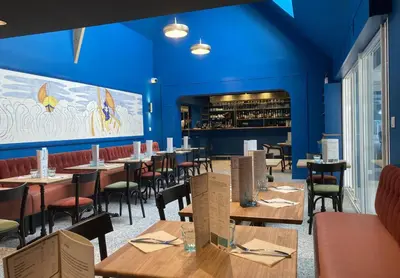Restaurant ou autre lieu de restauration dans l'établissement Kervéo vue sur mer - Gîte, spa et sauna