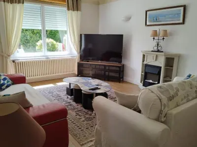 Télévision ou salle de divertissement dans l'établissement apartement avec parking prive