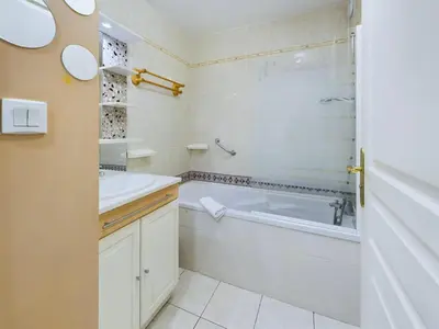 Salle de bains dans l'établissement Concarneau, appartement pour 4 personnes