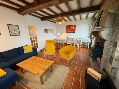 Coin salon dans l'établissement Charmante maison bretonne proche de la mer