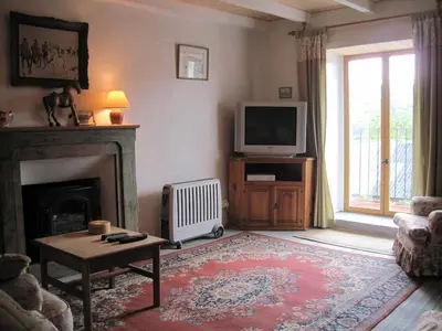 Télévision ou salle de divertissement dans l'établissement Rest Huella Farmhouse