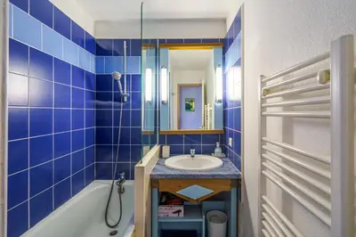 Salle de bains dans l'établissement Les Mousses - Superbe vue mer