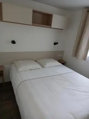 Un ou plusieurs lits dans un hébergement de l'établissement Mobil HOME 40 m2 3CH