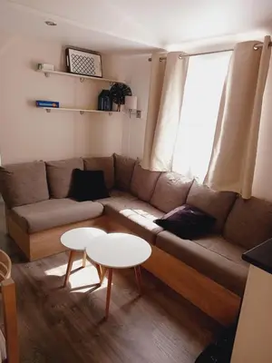 Coin salon dans l'établissement Mobil HOME 40 m2 3CH