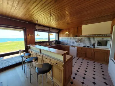 Cuisine ou kitchenette dans l'établissement Maison de la dune, vue mer et accès plage direct