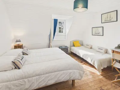 Un ou plusieurs lits dans un hébergement de l'établissement 50 m de la plage - Maison pour 6 avec jardin