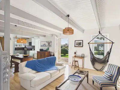 Coin salon dans l'établissement 50 m de la plage - Maison pour 6 avec jardin