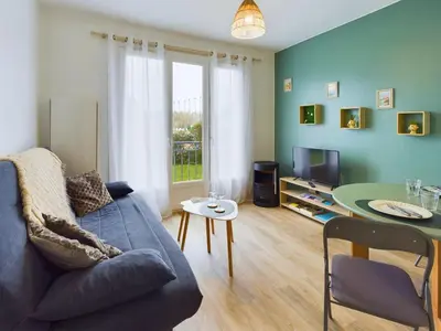 Coin salon dans l'établissement À 110 m de la plage, appartement moderne pour 4