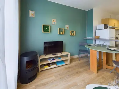Cuisine ou kitchenette dans l'établissement À 110 m de la plage, appartement moderne pour 4