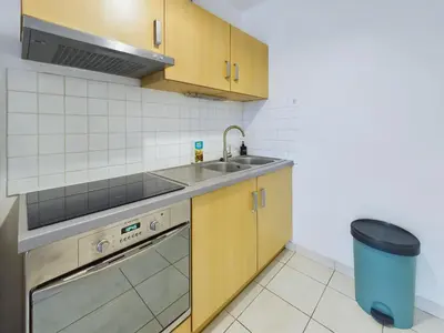 Cuisine ou kitchenette dans l'établissement À 110 m de la plage, appartement moderne pour 4