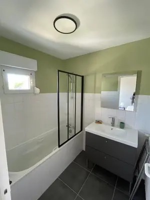 Salle de bains dans l'établissement Appartement lumineux vue mer