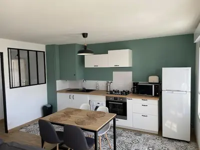 Cuisine ou kitchenette dans l'établissement Appartement lumineux vue mer