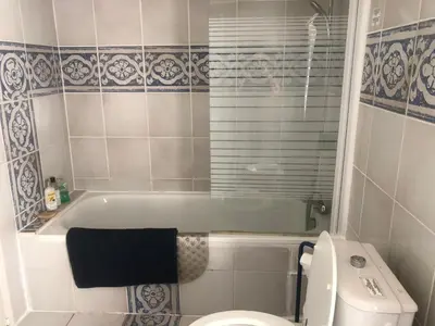 Salle de bains dans l'établissement Kerespars