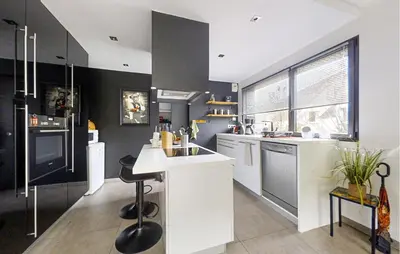 Cuisine ou kitchenette dans l'établissement 3 Bedroom Lovely Home In Fouesnant