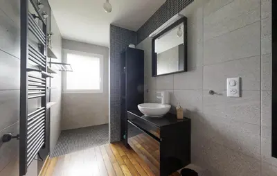 Salle de bains dans l'établissement 3 Bedroom Lovely Home In Fouesnant