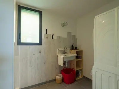 Cuisine ou kitchenette dans l'établissement Holiday Home Ty'vonne by Interhome