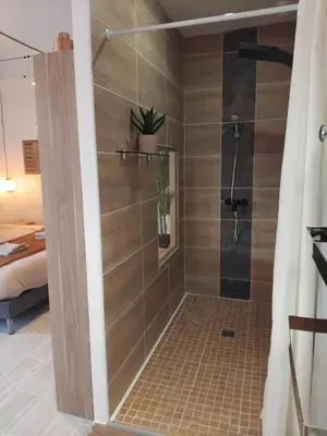 Salle de bains dans l'établissement Ti Gernevez - L'Evasion