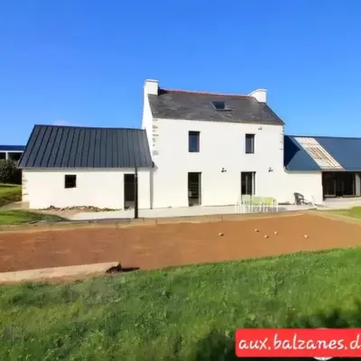 Charming cottage with boulodrome near Brest