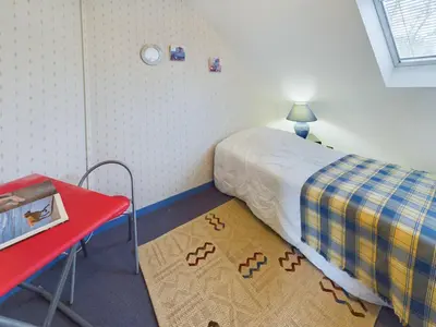 Un ou plusieurs lits dans un hébergement de l'établissement Maison spacieuse avec un grand jardin pour 7