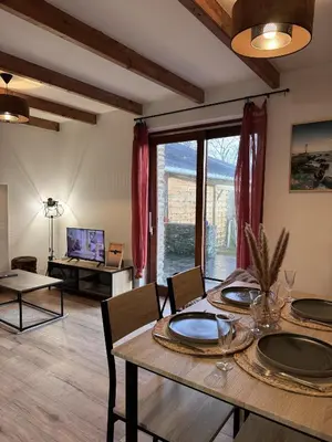 Télévision ou salle de divertissement dans l'établissement Gîte Paisible à la Campagne pour 5 Personnes