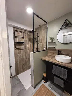 Salle de bains dans l'établissement Gîte Paisible à la Campagne pour 5 Personnes