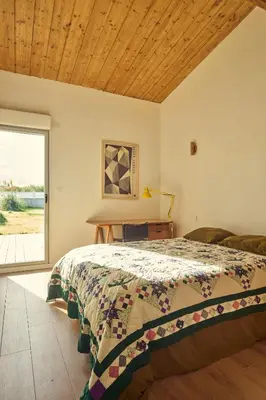Un ou plusieurs lits dans un hébergement de l'établissement Maison moderne, ambiance californienne, proche mer