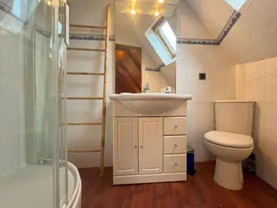Salle de bains dans l'établissement Maison bretonne 2 personnes centre ville St Pol de Léon
