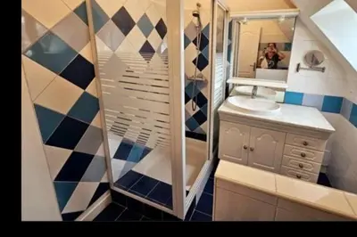 Salle de bains dans l'établissement HON TI MOR notre Maison de la mer