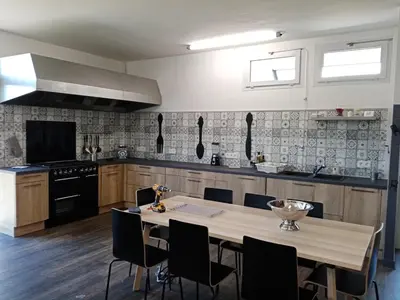 Cuisine ou kitchenette dans l'établissement Natural green villa 15 personnes