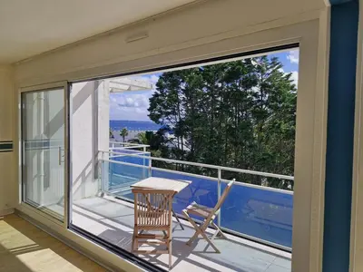 Piscine de l'établissement Le Trez', vue mer imprenable ou située à proximité