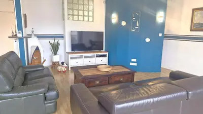 Télévision ou salle de divertissement dans l'établissement Le Trez', vue mer imprenable
