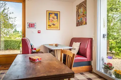 Coin salon dans l'établissement comme chez Louise