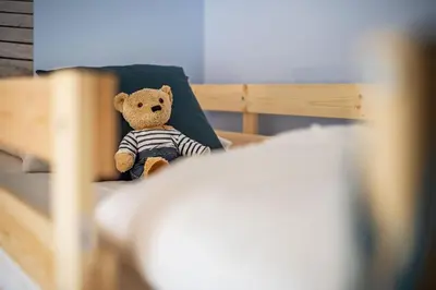 Un ou plusieurs lits dans un hébergement de l'établissement comme chez Louise