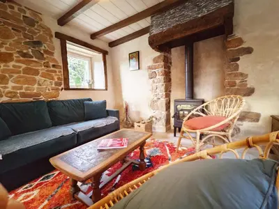 Coin salon dans l'établissement Chestnut - Charming cottage - Renovated 2024- Gîte de charme - Rénové 2024