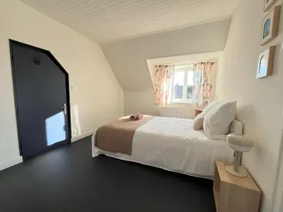 Un ou plusieurs lits dans un hébergement de l'établissement Ty Ar S'Hisel Séjour authentique en Bretagne, plage à 50 m - Holim'prest